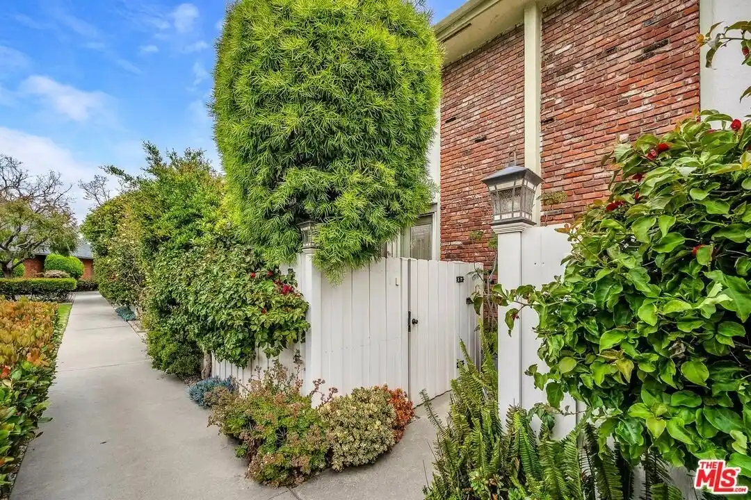 Beautifully Remodeled Tri-level Townhome