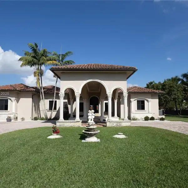 SPACIOUS RESIDENCE ON OVER AN ACRE