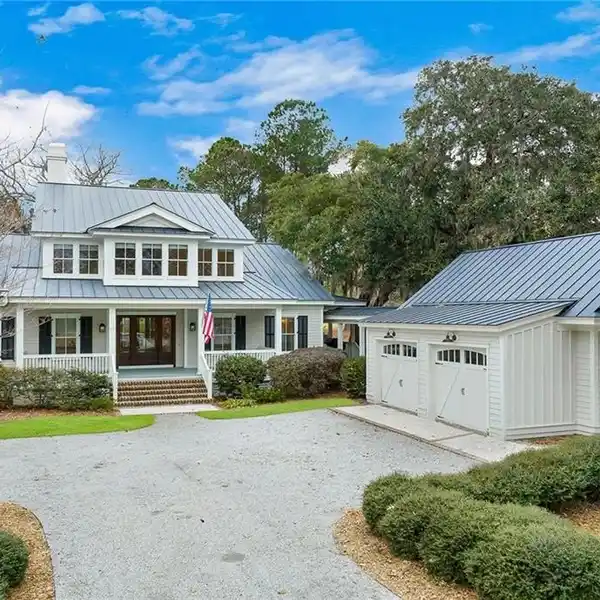STANDOUT HOME ON AN ICONIC STREET