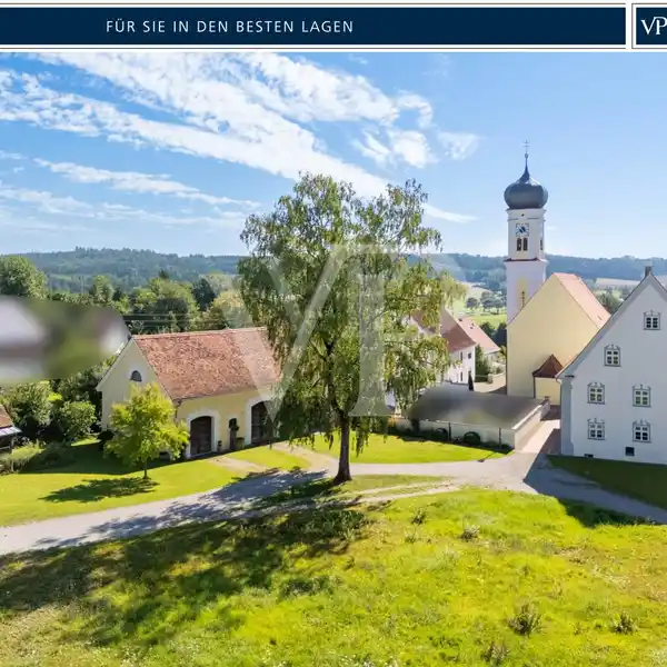 EXTRAORDINARY PROPERTY BLENDING HISTORY WITH MODERN COMFORT