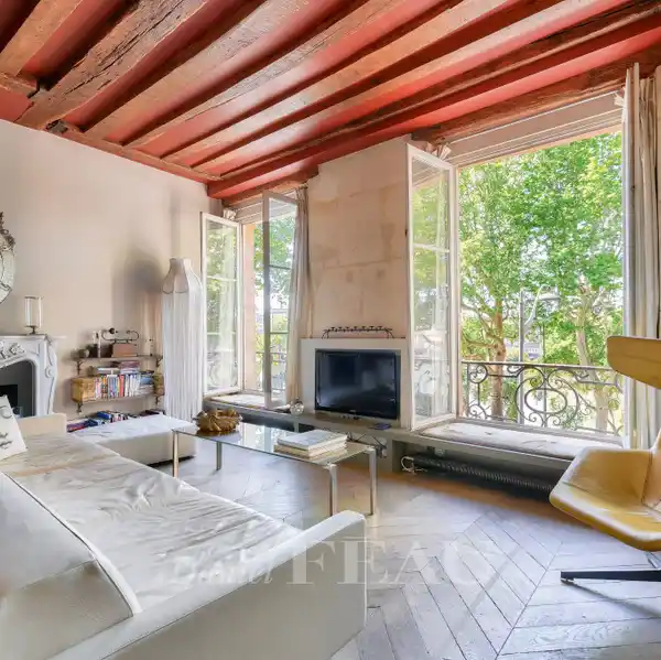ELEGANT 19TH-CENTURY APARTMENT NEAR LOUVRE & SEINE