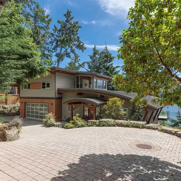 BREATHTAKING WATERFRONT HOME: LUXURY, DESIGN, AND SUSTAINABILITY