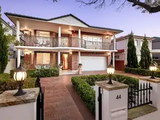 Grand-scale Home with a Flowing Design