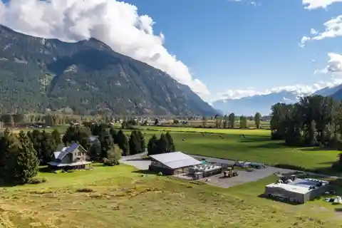 Rural Living with Versatile Acreage