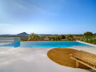 Renovated Villa with Beautiful Sea Views