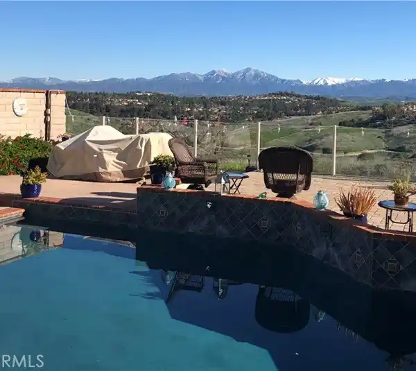 PICTURESQUE PROPERTY WITH PANORAMIC SADDLEBACK MOUNTAIN VIEWS