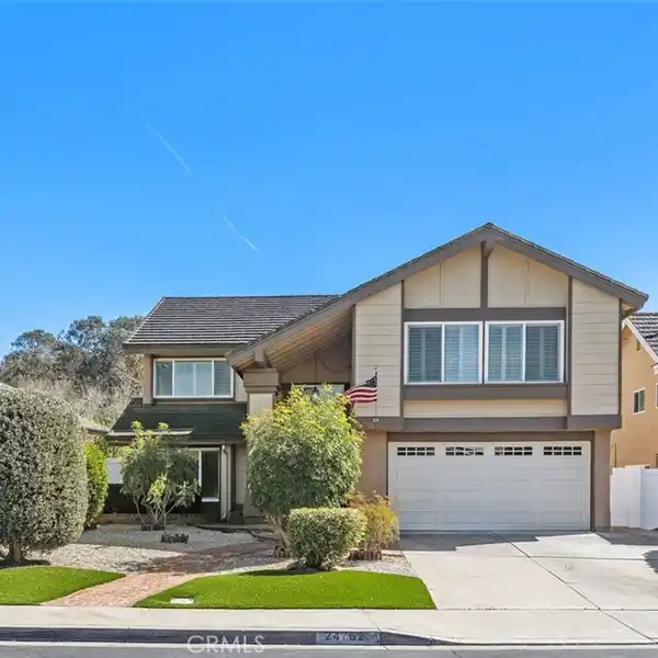 FABULOUS HOME WITH LARGE POOL