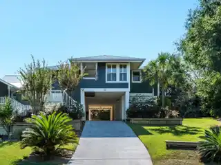 Privacy and Convenience in Sought-After Beachside