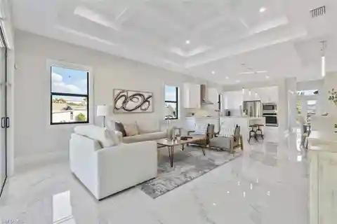 Luxury and Convenience in Naples Park