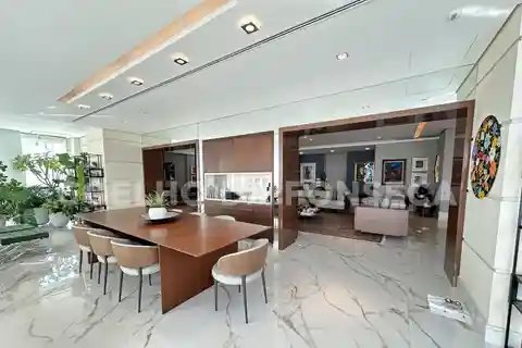 High-End Apartment in a Luxurious Neoclassical Building