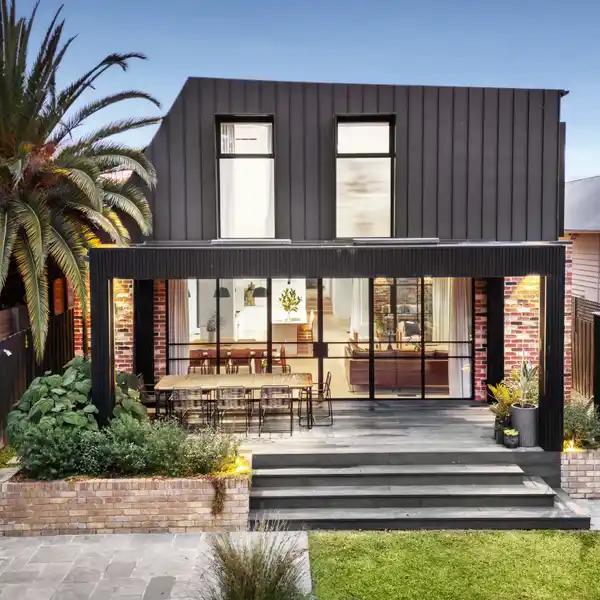 FULLY RENOVATED FAMILY MASTERPIECE