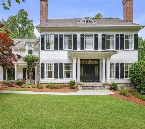EXCEPTIONAL RESIDENCE BLENDING ELEGANCE AND EVERYDAY COMFORT