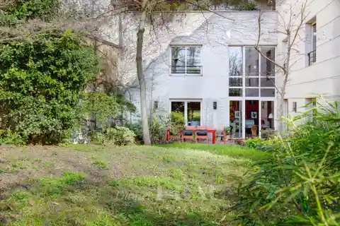Split-Level Apartment with a Large Garden