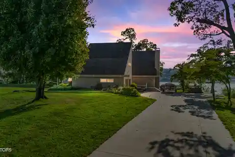 Douglas Lake Gem with Private Boat Dock