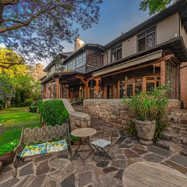 EXQUISITE EIGHT BEDROOM MANSION