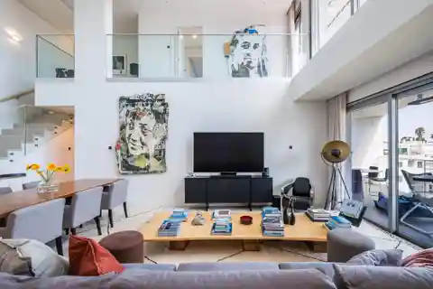 Exclusive Penthouse by the Sea