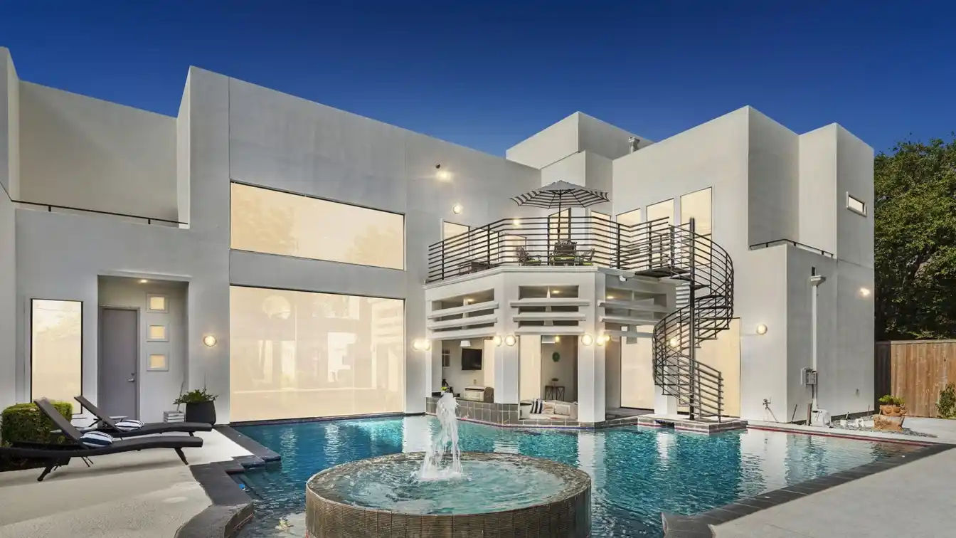 Beautiful Contemporary Home with Wow Factor