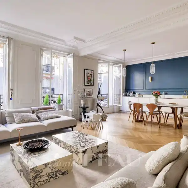 STYLISH EARLY 20TH CENTURY APARTMENT WITH CELLAR