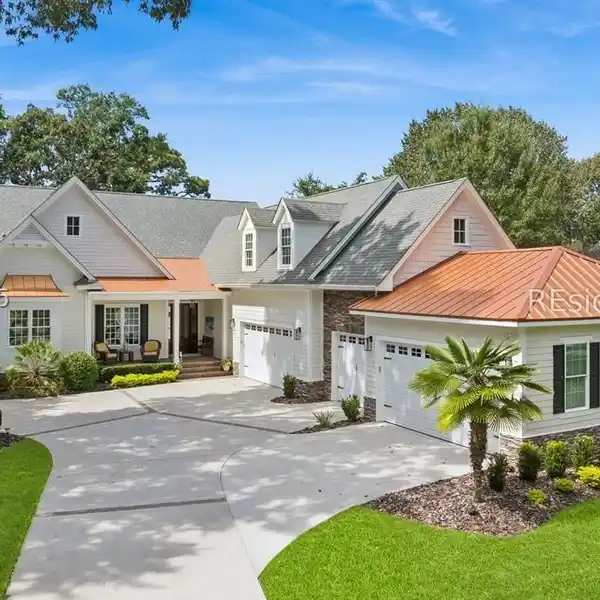 OPEN PLAN BELFAIR HOME WITH SWEEPING GOLF VIEWS