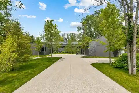 Architect-Designed Lakeside Retreat