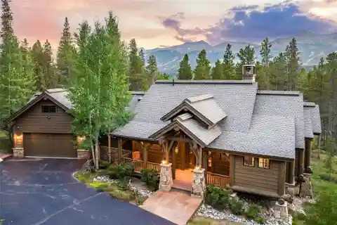 Luxury Mountain Living Meets Natural Beauty