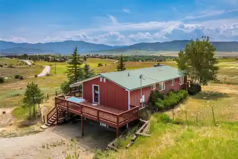 Sun-Filled Rural Living Home with Phenomenal Views