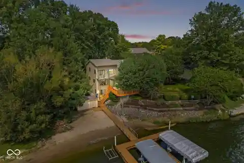 Beautiful Waterfront Lake Home