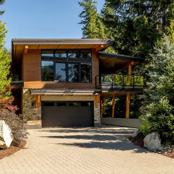 LUXURY WEST COAST MOUNTAIN RESIDENCE