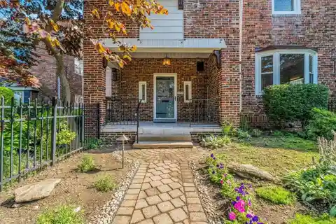 Light-filled Beauty in the Heart of Squirrel Hill