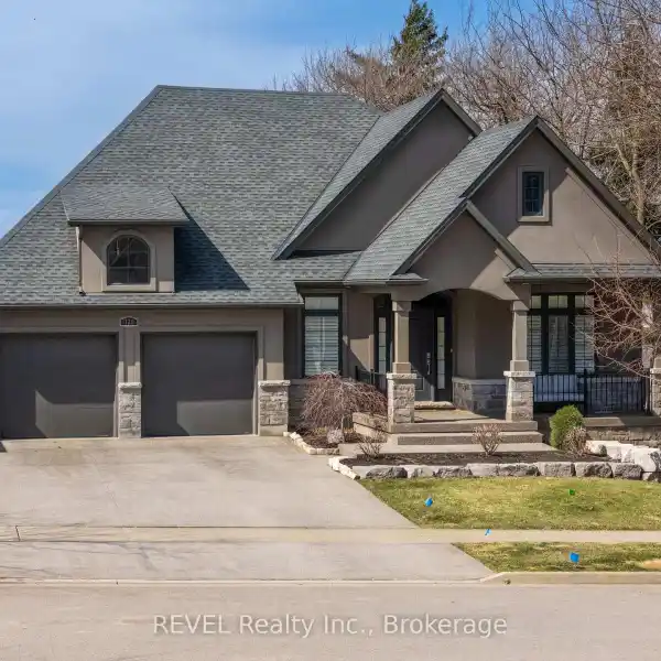 STYLISH BUNGALOW LIVING IN NIAGARA-ON-THE-LAKE