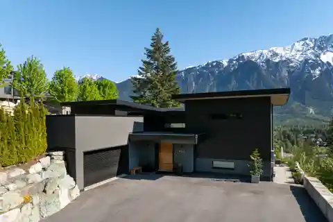 Architect-designed Modern Home with Sweeping  Views