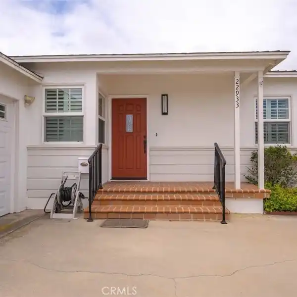 CHARMING UPDATED SINGLE-LEVEL HOME