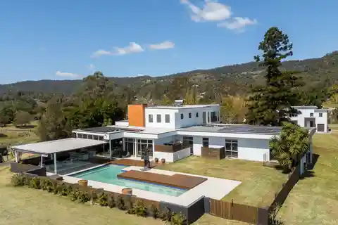 Exceptional Estate on a Peaceful Cul-De-Sac