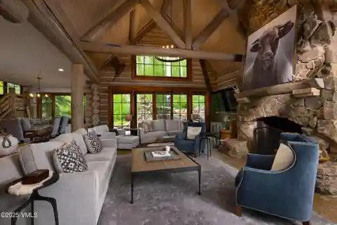 Beautifully Appointed Retreat in Mountain Star