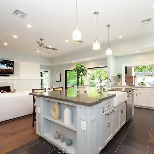MODERN ONE LEVEL BEAUTY