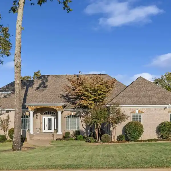 LAKEFRONT LUXURY WITH PRIVATE BOAT SLIP