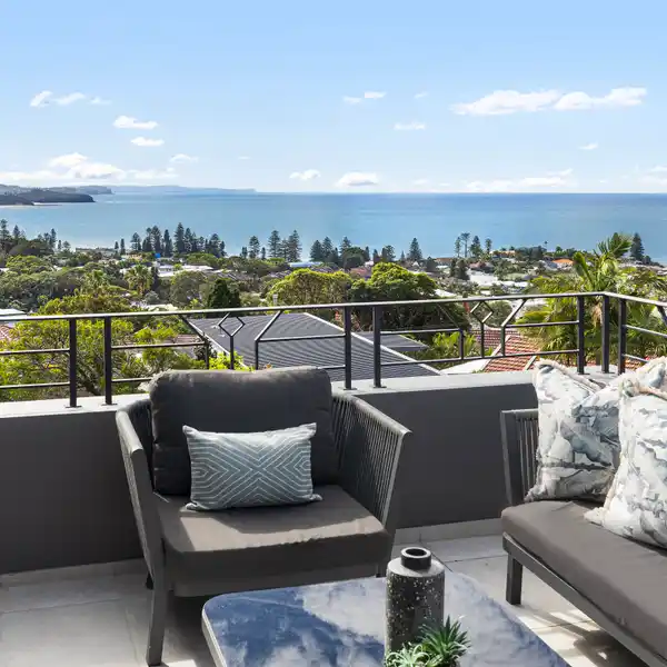 GRAND RESIDENCE WITH UNINTERRUPTED VIEWS