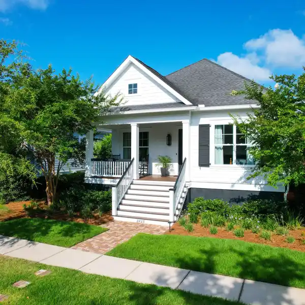 RENOVATED DANIEL ISLAND COTTAGE WITH DETACHED GUEST SUITE