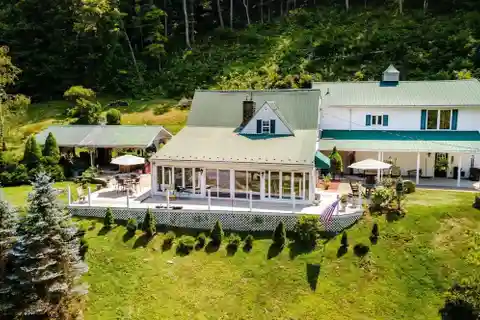 Country Living with Modern Comforts and Amenities