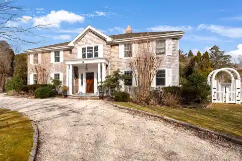 Casually Elegant Seven Bedroom Rental Home