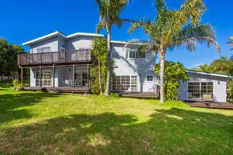 2.5-Acre Lifestyle Property with Endless Potential