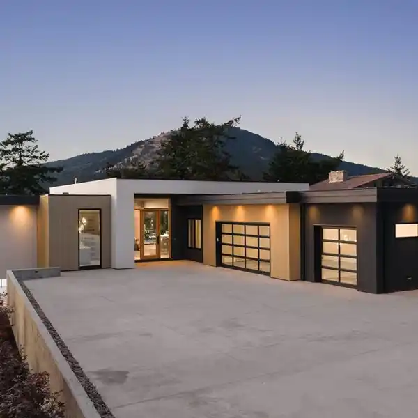 EXTRAORDINARY WATERFRONT ESTATE