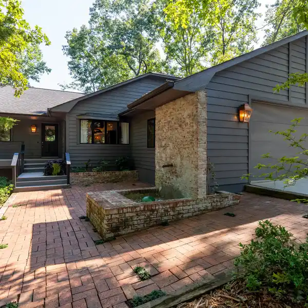 RUSTIC CHARM MEETS MODERN SOPHISTICATION