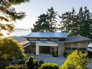 Contemporary Oceanfront Living at Its Finest