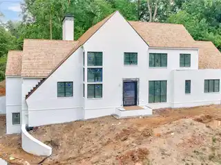 New Luxury Residence on a Private Cul-de-sac
