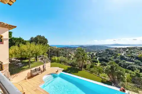 Stunning Provençal Villa in a Peaceful Setting