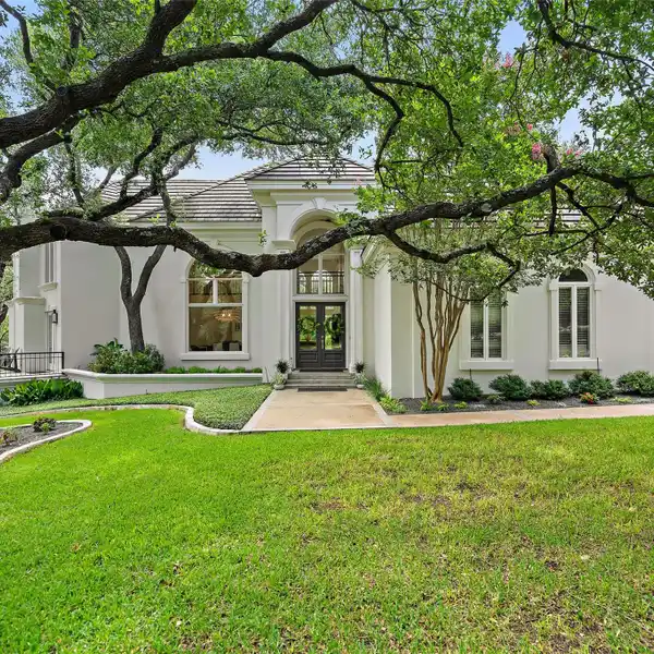 RARE TURNKEY OPPORTUNITY IN WESTLAKE