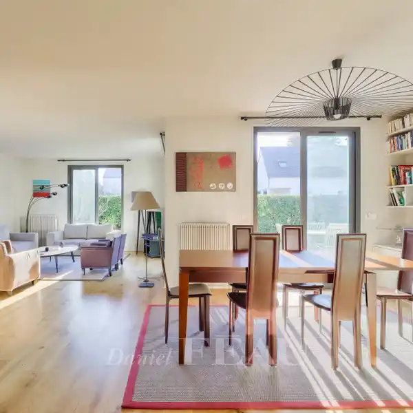 IDEAL MANSARD-STYLE PROPERTY