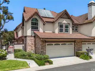 Newly Remodeled End-unit Townhome