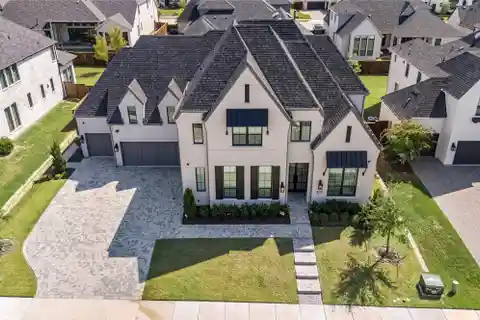 Opulent Design Meets Modern Architectural Brilliance